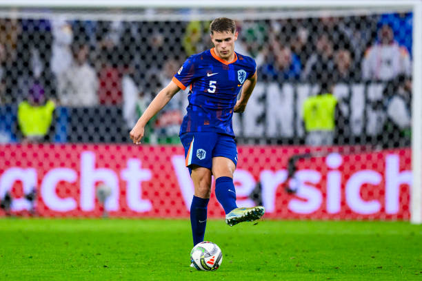 Tottenham star Micky van de Ven in action for Netherlands