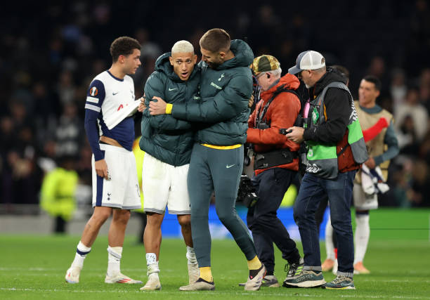 Guglielmo Vicario was seen actively coaching from the bench vs AZ Alkmaar