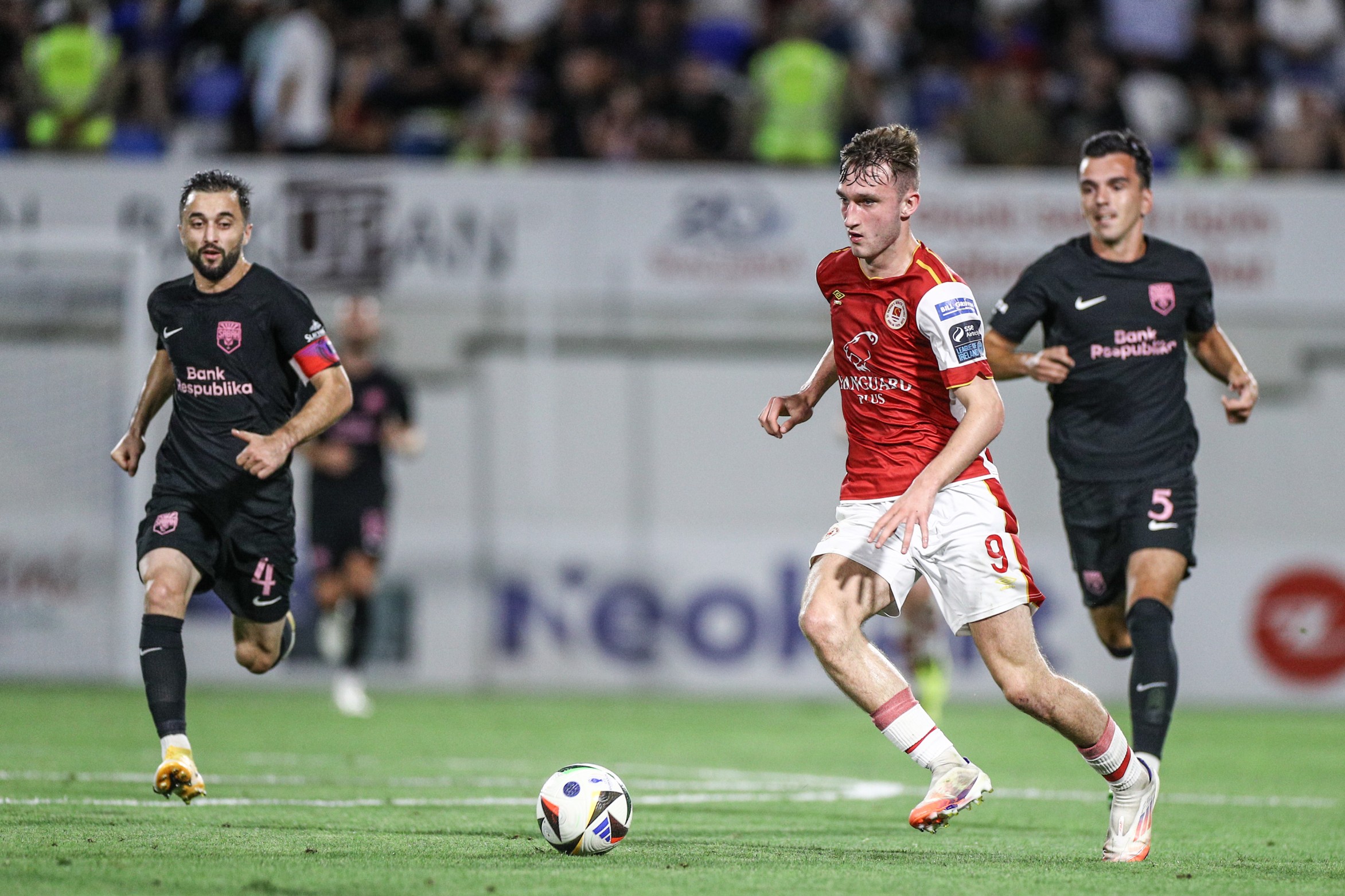 Tottenham submit offer to sign Mason Melia.