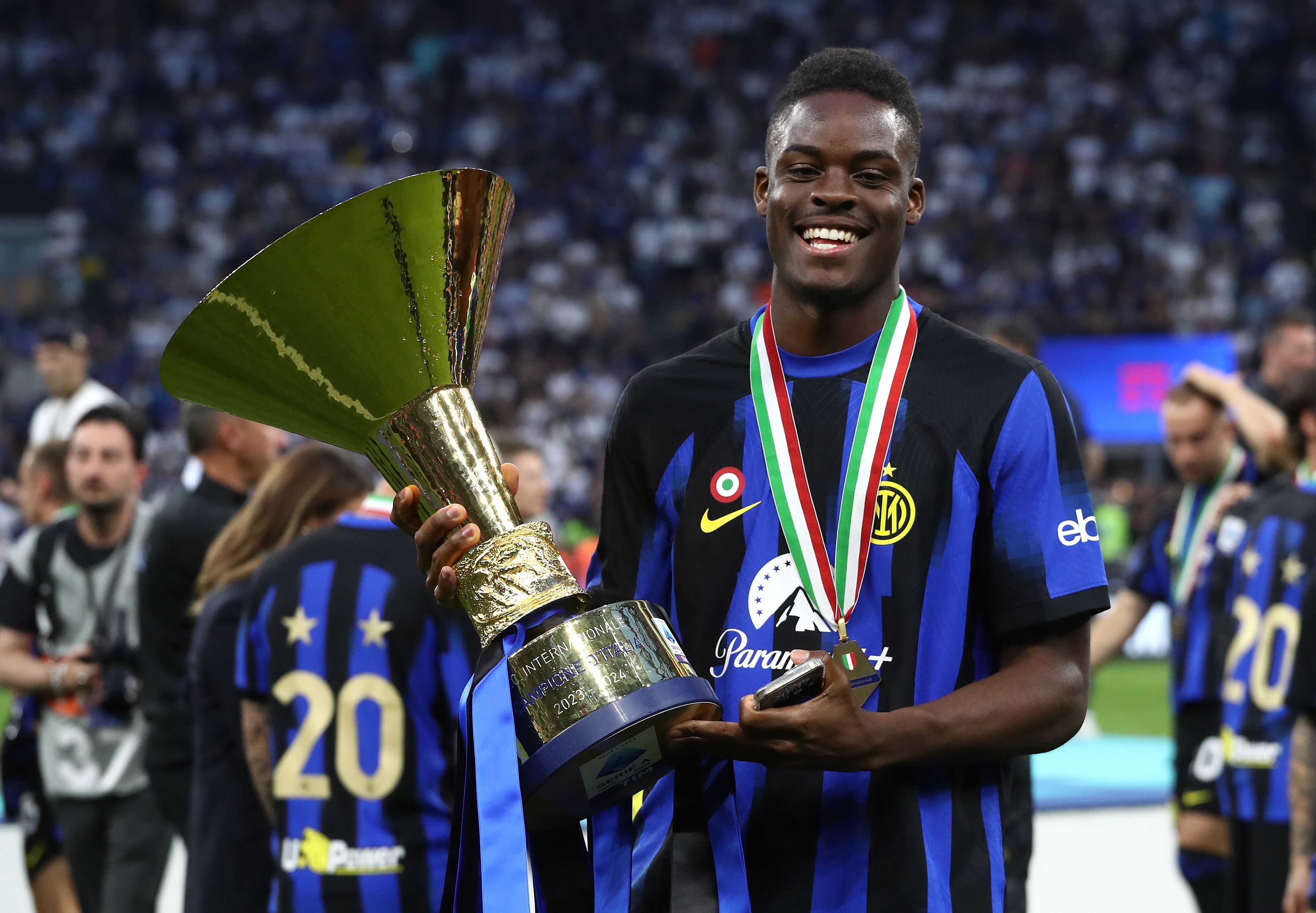 Yann Bisseck of Inter Milan poses with a trophy