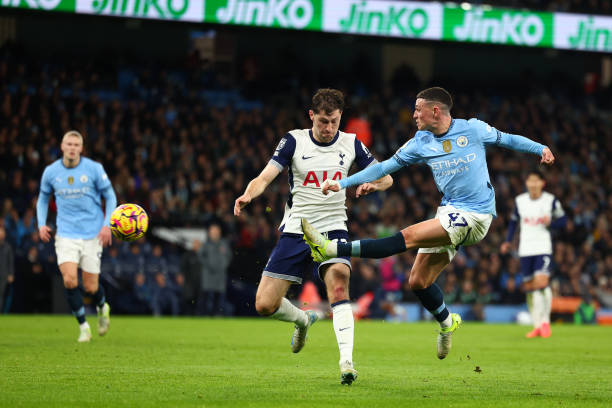 Ben Davies in action for Tottenham vs Manchester City