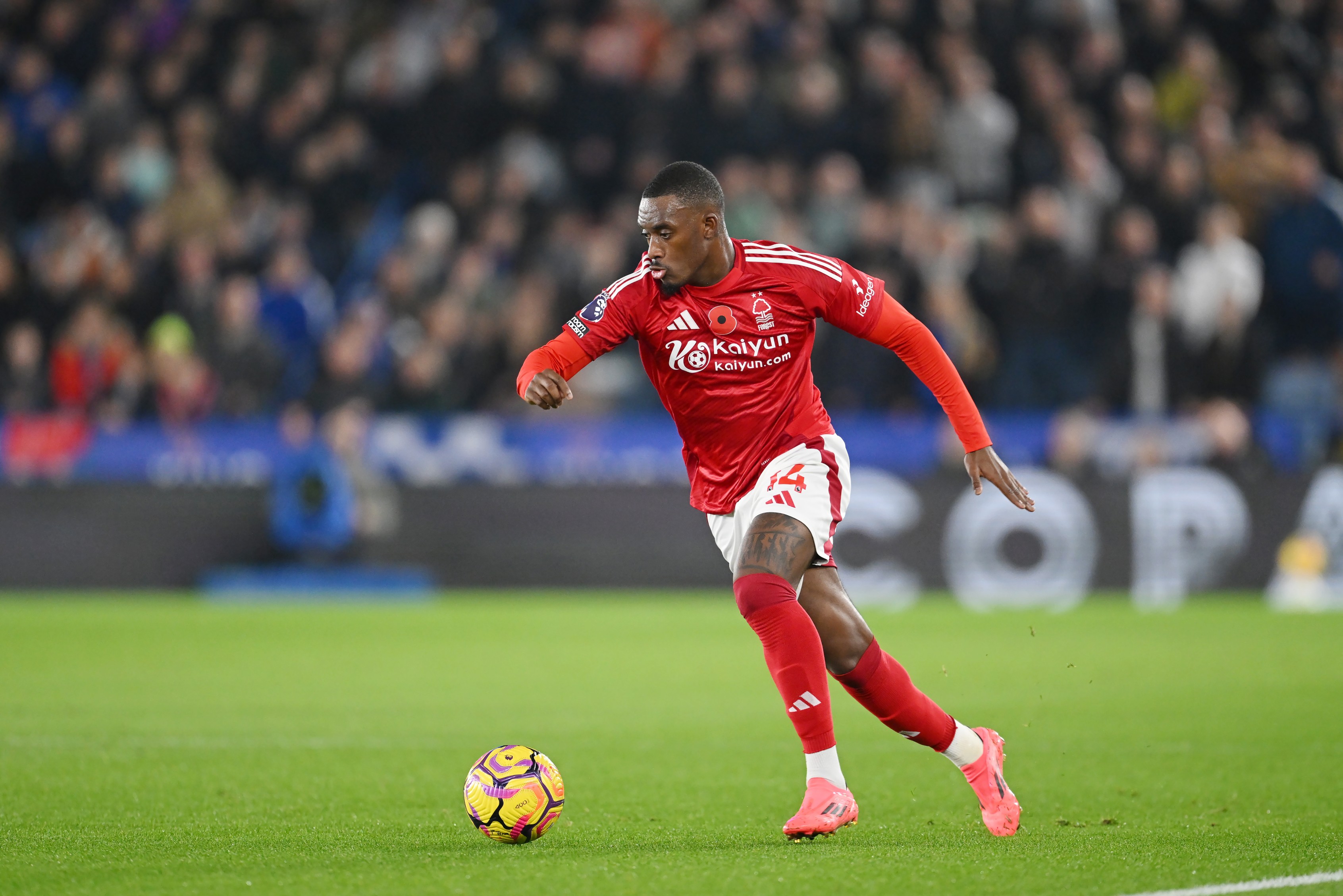 Callum Hudson-Odoi runs with the ball