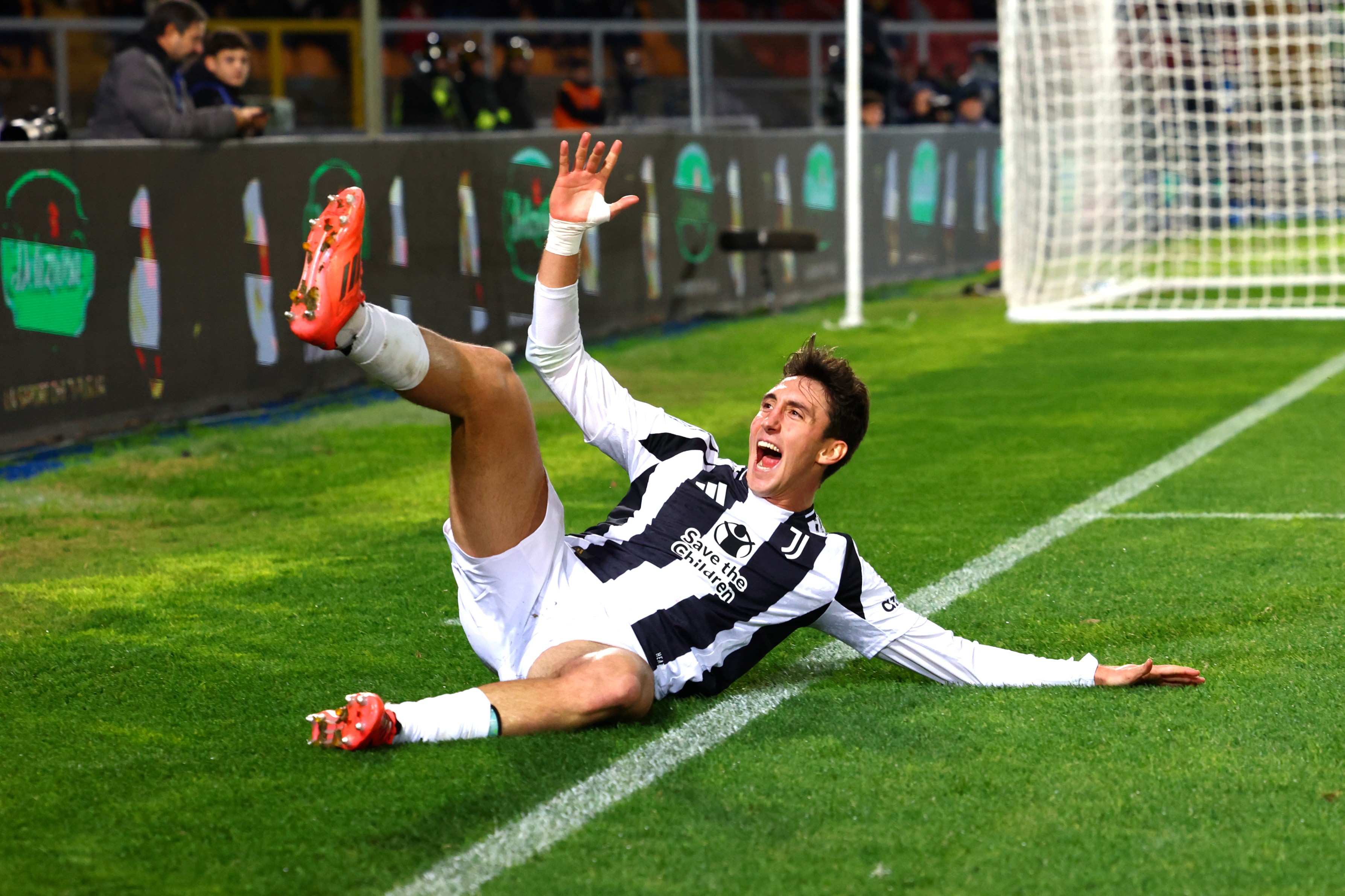 Andrea Cambiaso of Juventus celebrates after scoring against Lecce