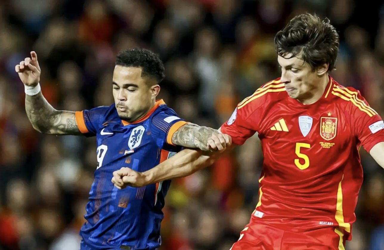 Justin Kluivert winning the ball under pressure Justin Kluivert winning the ball under pressure