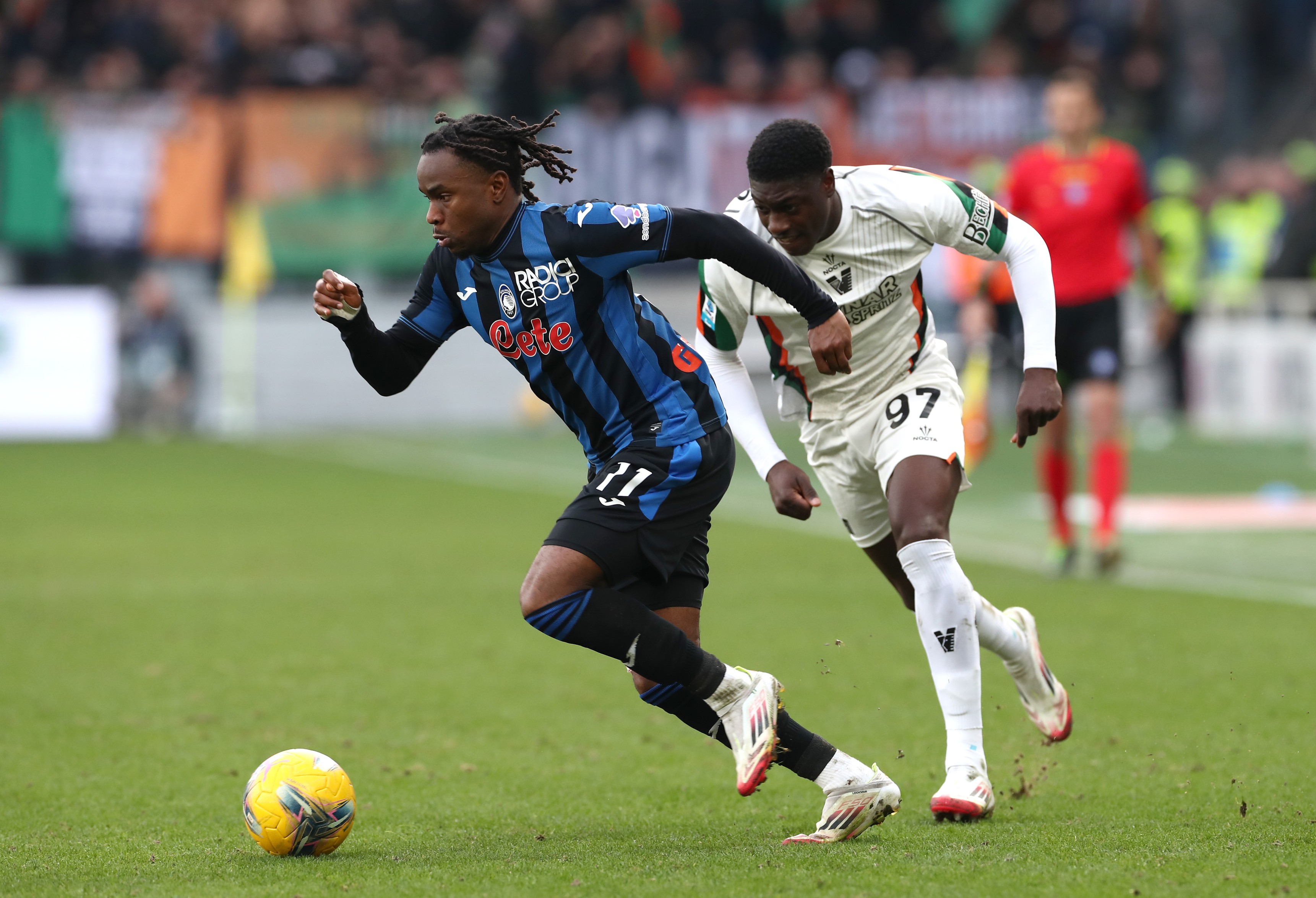 Ademola Lookman of Atalanta runs with the ball