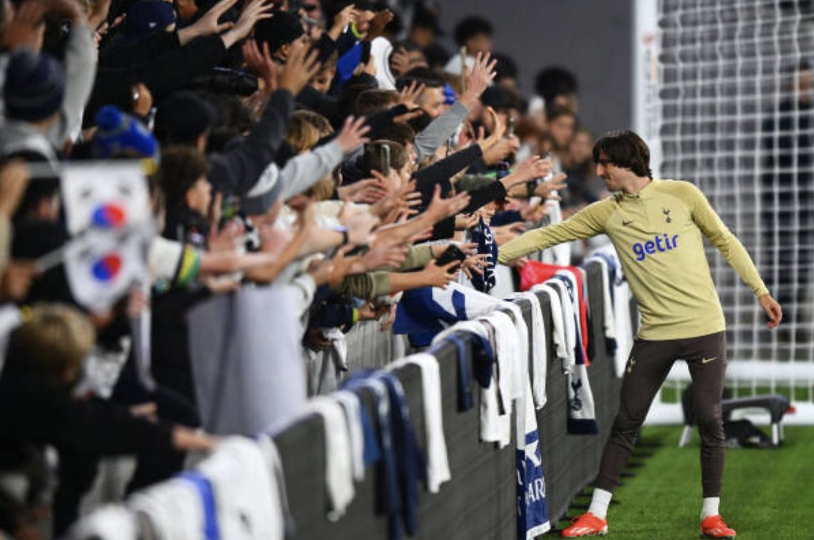 Bryan Gil of Tottenham Hotspur interacts with fans