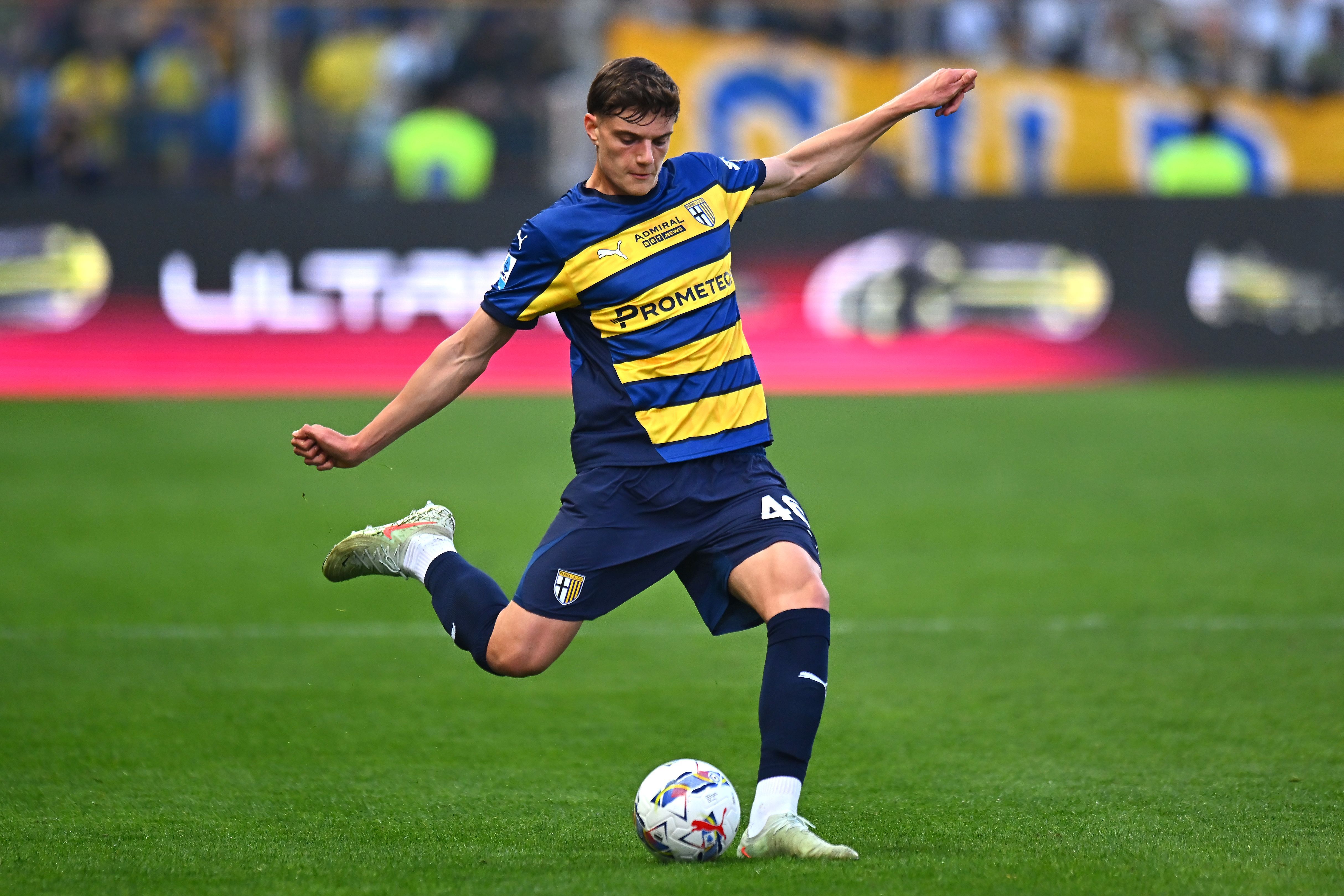 Giovanni Leoni in action for Parma