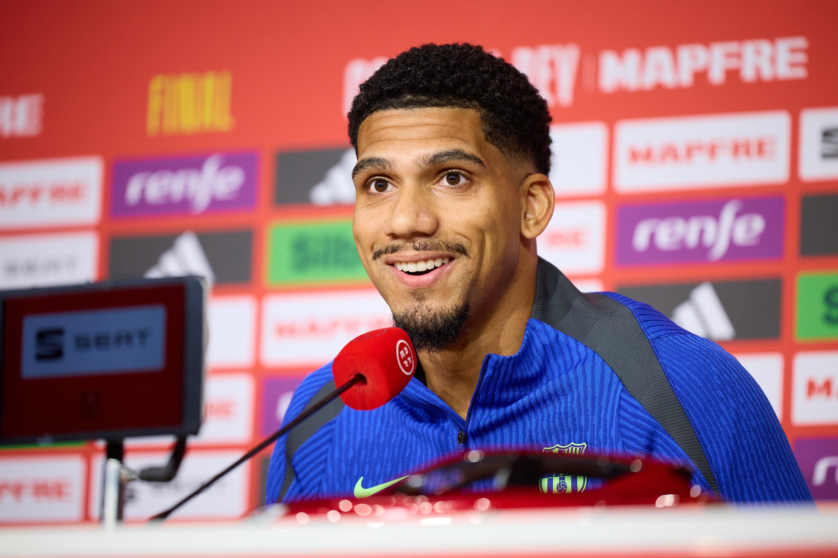 Ronald Araujo during a press-conference