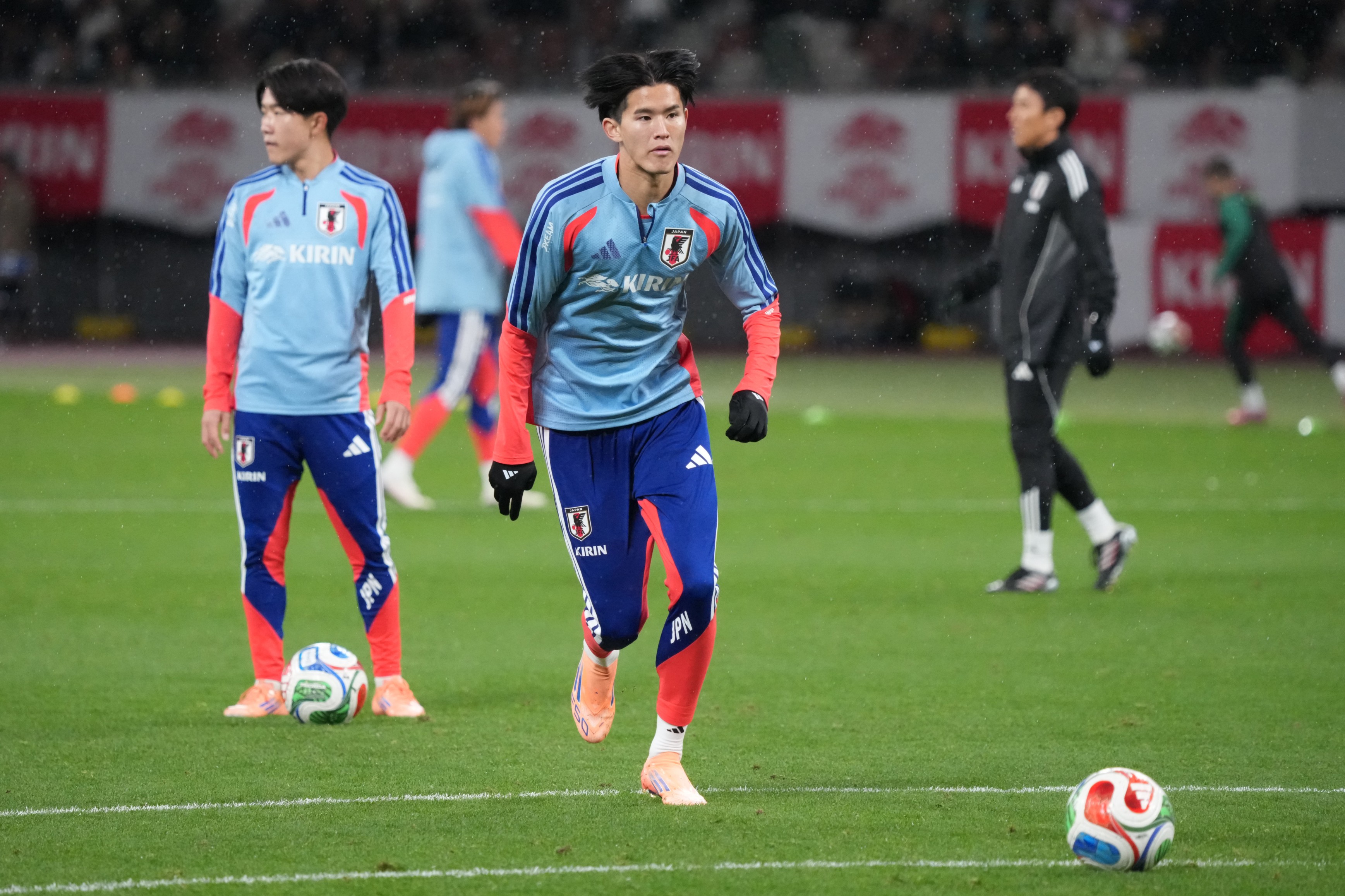 Keisuke Goto of Japan warms up
