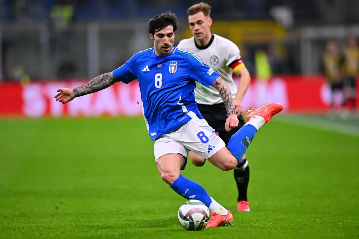 Sandro Tonali in blue jersey #8 playing for Italy during a soccer match.